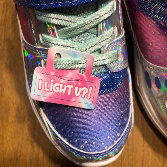Cute girls sneakers with memory foam and they light up - Picture 3 of 5